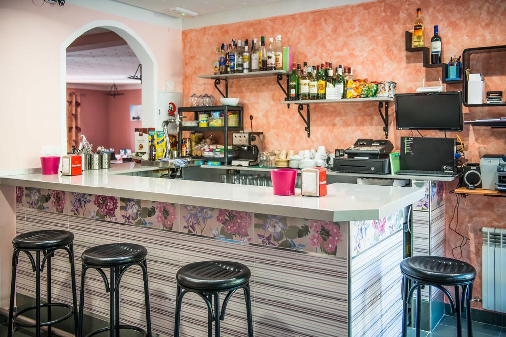 Hostal La Pastora 坎德莱达 外观 照片